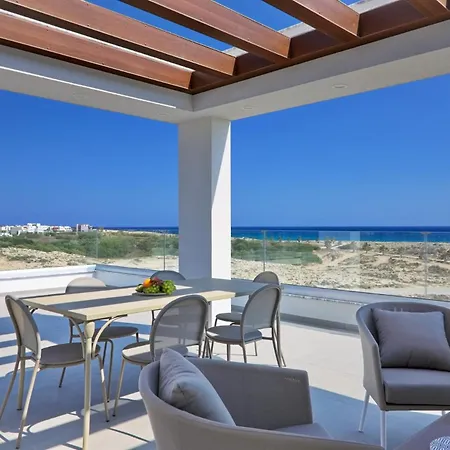 Beachfront Luxury Idania