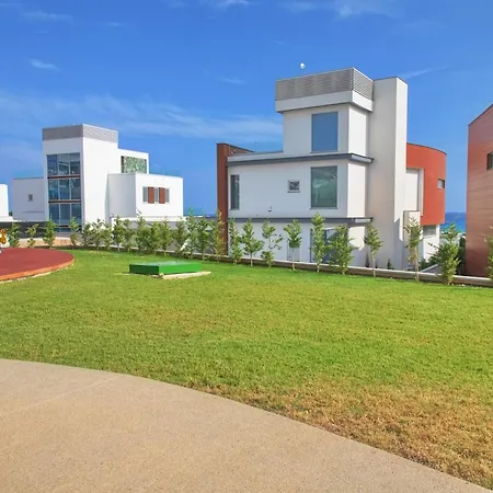 Beachfront Luxury Idania *