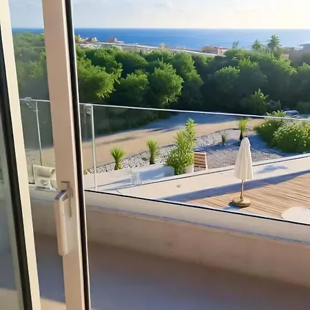 Beachfront Luxury Idania