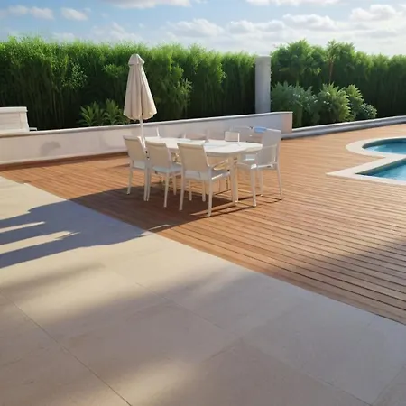 Beachfront Luxury Idania *