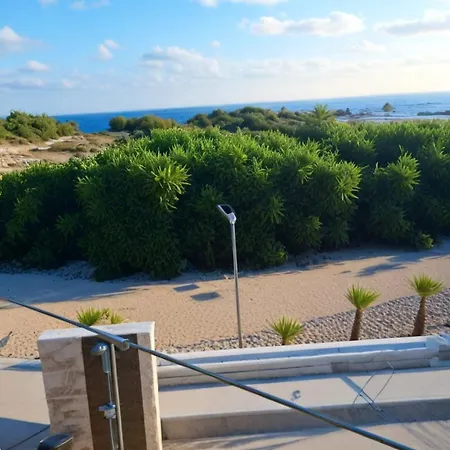 Beachfront Luxury Idania