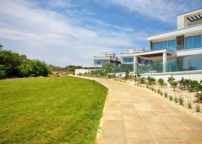 Beachfront Luxury Idania