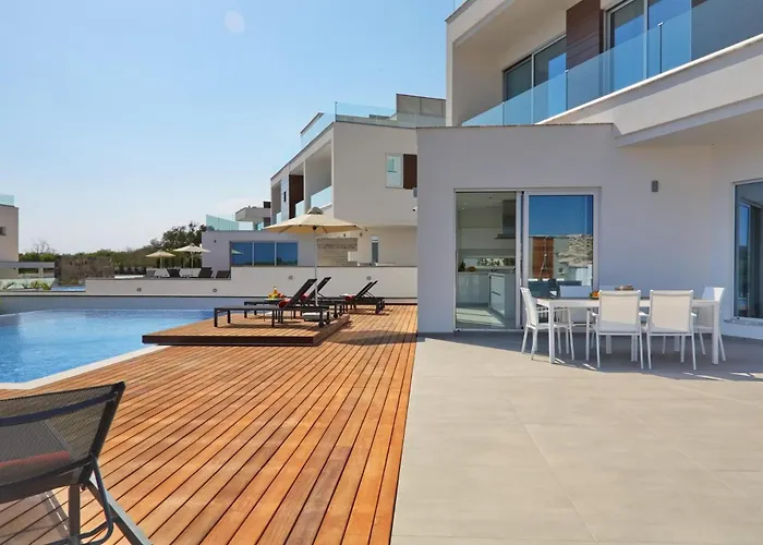 Villa Beachfront Luxury Idania *