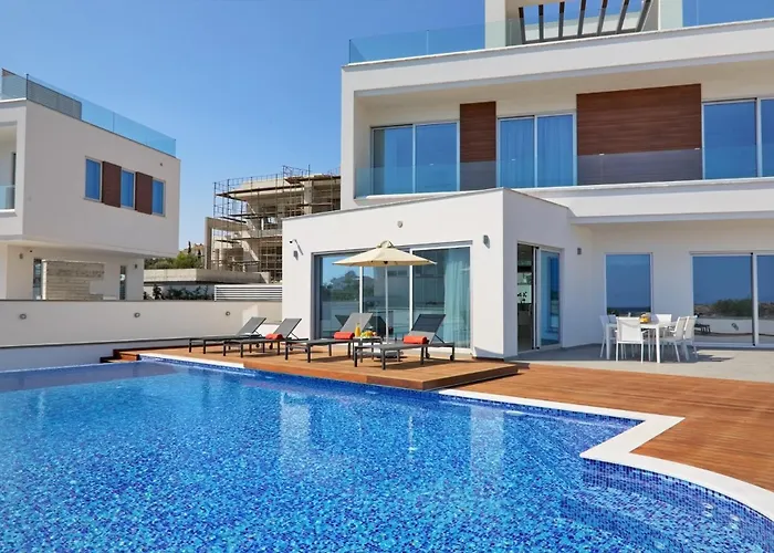 Beachfront Luxury Idania