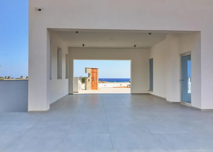 Beachfront Luxury Idania Villa *