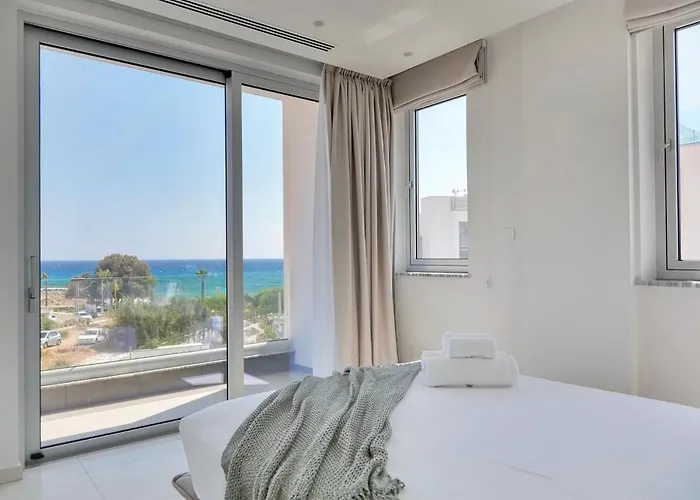 Villa Beachfront Luxury Idania