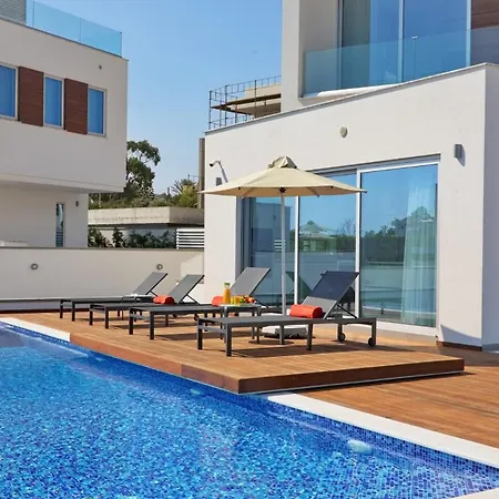 Beachfront Luxury Idania Villa Ajía Nápa