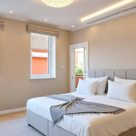 Villa Beachfront Luxury Idania