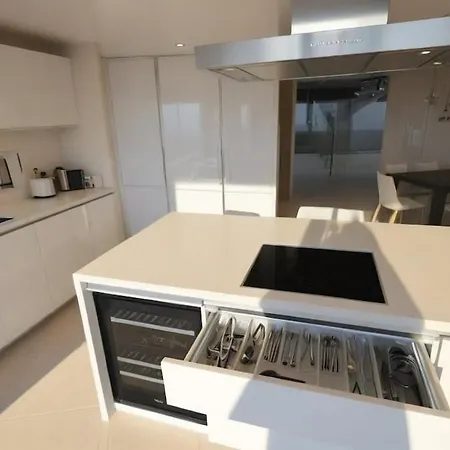 Beachfront Luxury Idania Ayía Nápa