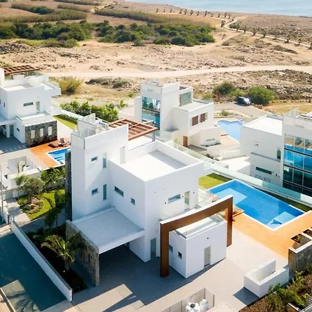 Beachfront Luxury Idania Villa *