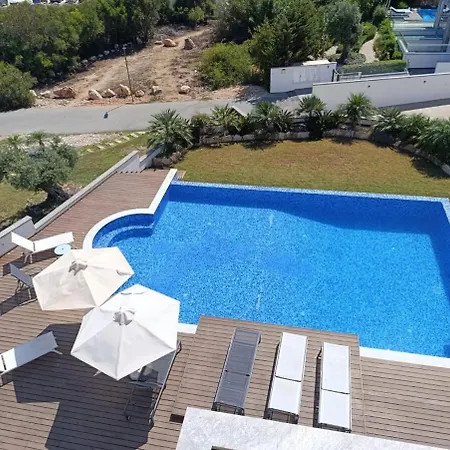 Beachfront Luxury Idania *