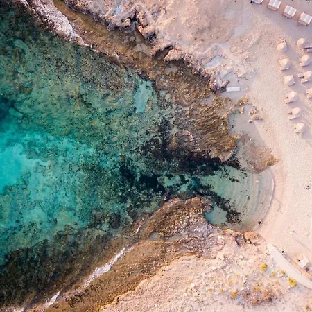 Beachfront Luxury Idania