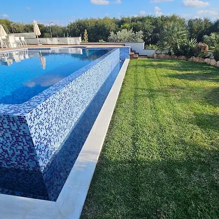 Villa Beachfront Luxury Idania *