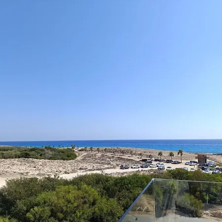 Beachfront Luxury Idania