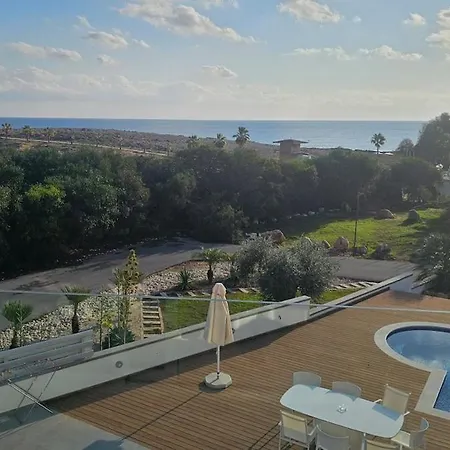 Beachfront Luxury Idania