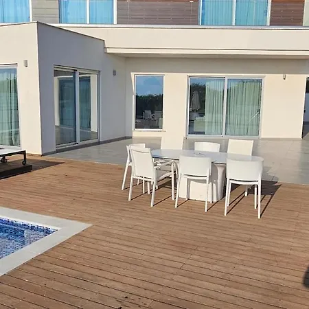 Beachfront Luxury Idania Ayia Napa