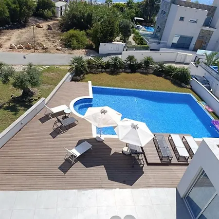Beachfront Luxury Idania Villa *