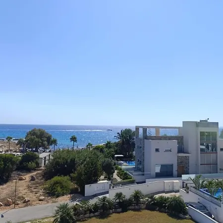 Villa Beachfront Luxury Idania