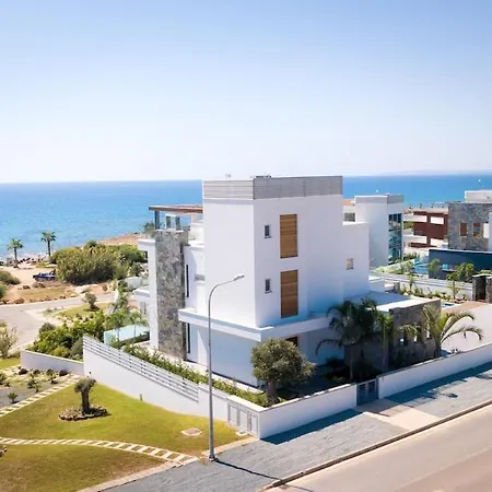 Beachfront Luxury Idania Villa *