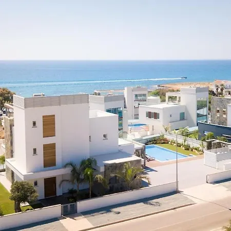 Beachfront Luxury Idania *