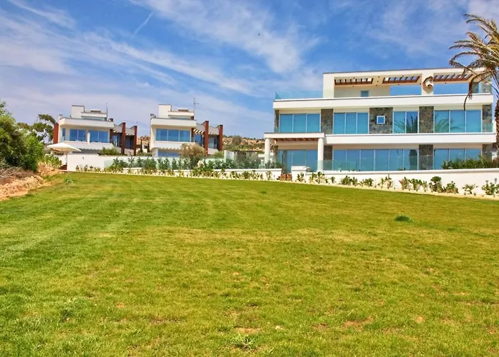 Beachfront Luxury Idania Villa *