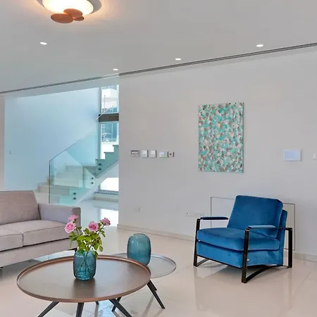 Beachfront Luxury Idania וילה