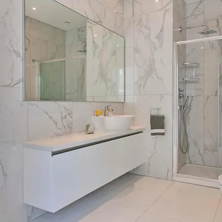 Beachfront Luxury Idania וילה *