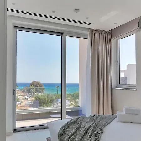 Beachfront Luxury Idania איה נאפה