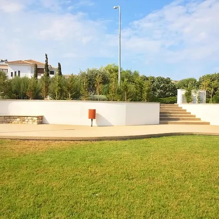Beachfront Luxury Idania וילה