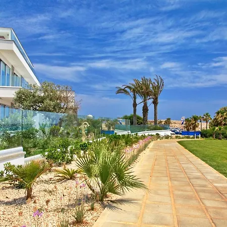 Beachfront Luxury Idania וילה