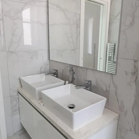 Beachfront Luxury Idania וילה