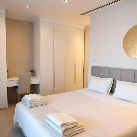 Beachfront Luxury Idania וילה