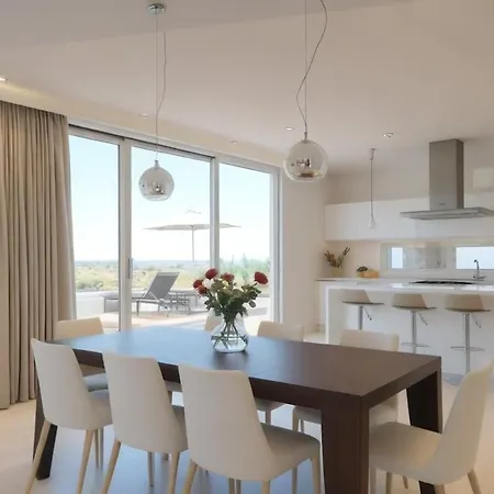 Beachfront Luxury Idania וילה